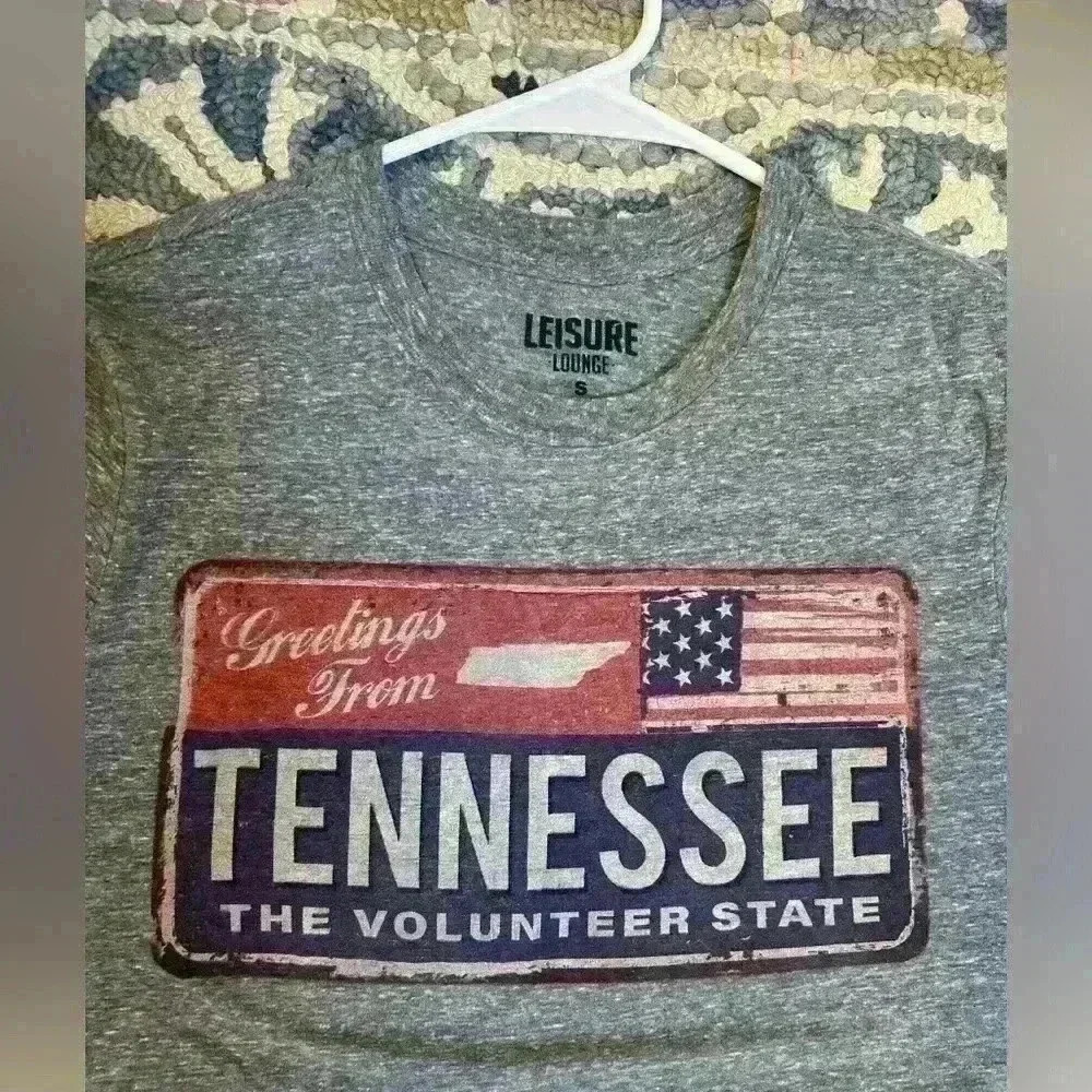 Men's small tennesee distressed teeshirt nwot